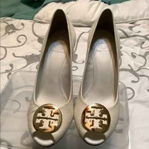 🆕 Tory Burch White Leather Peep-toe Wedges